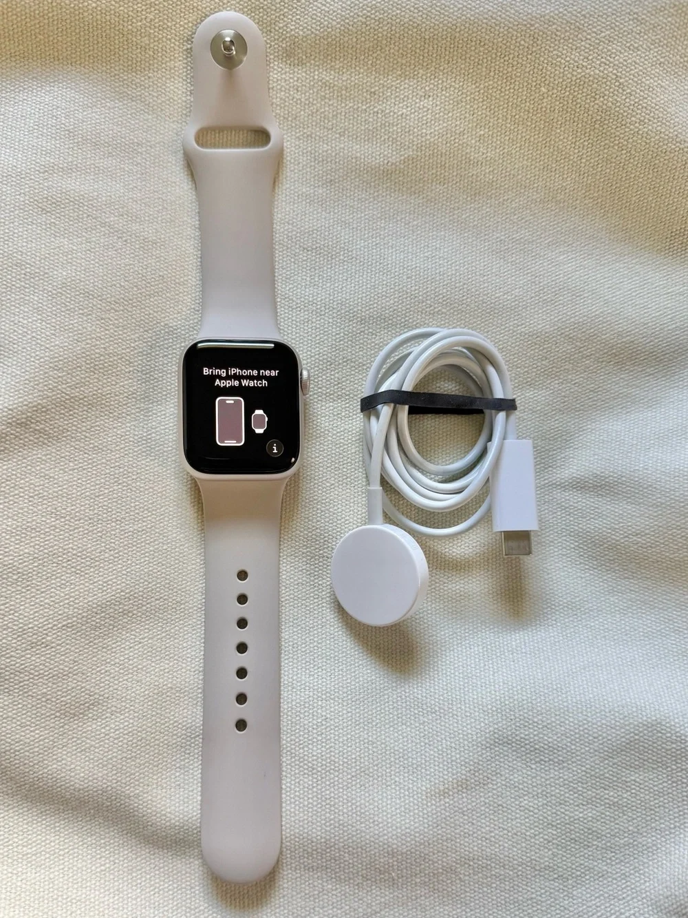 Apple Watch SE 2 Starlight (40 mm, GPS)
